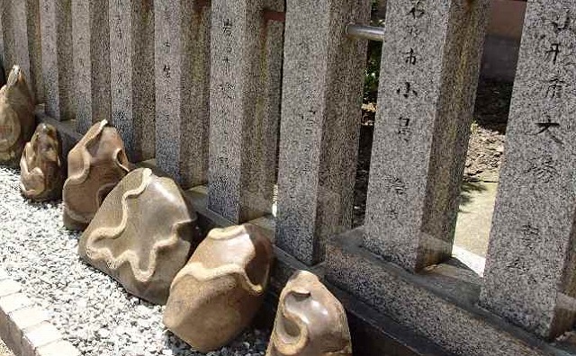 金蛇水神社の蛇紋石